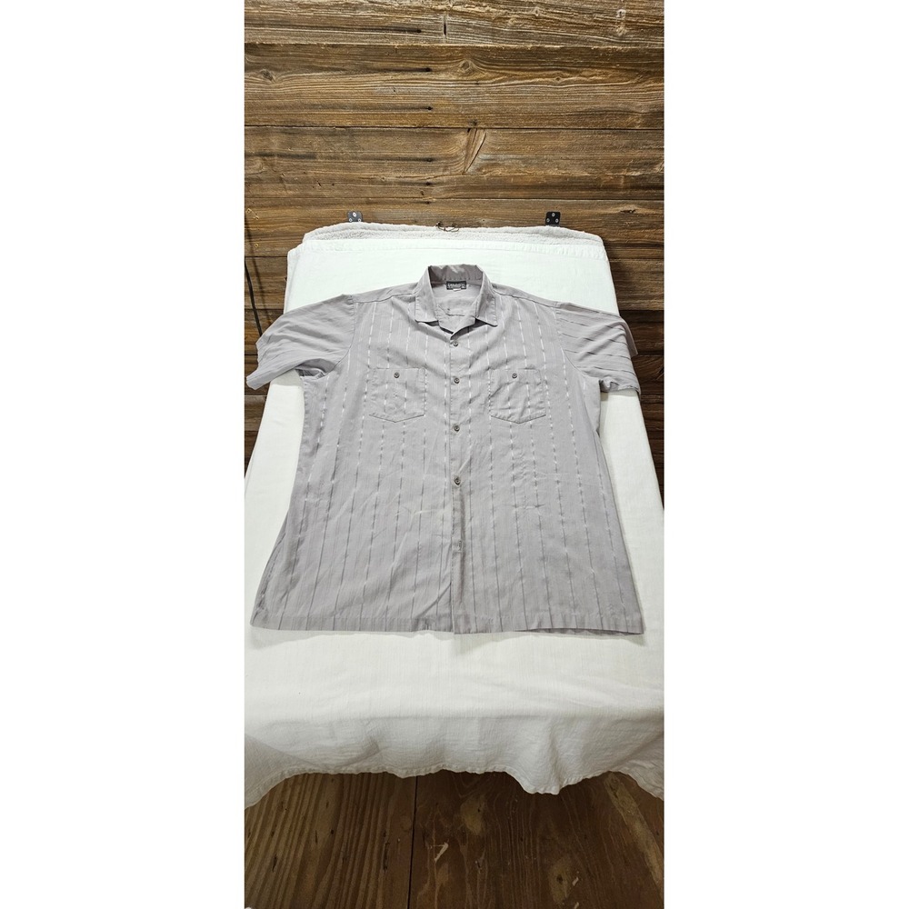 Triumph of California Mens XL Gray Vertical Shadow Stripe Short Sleeve Shirt